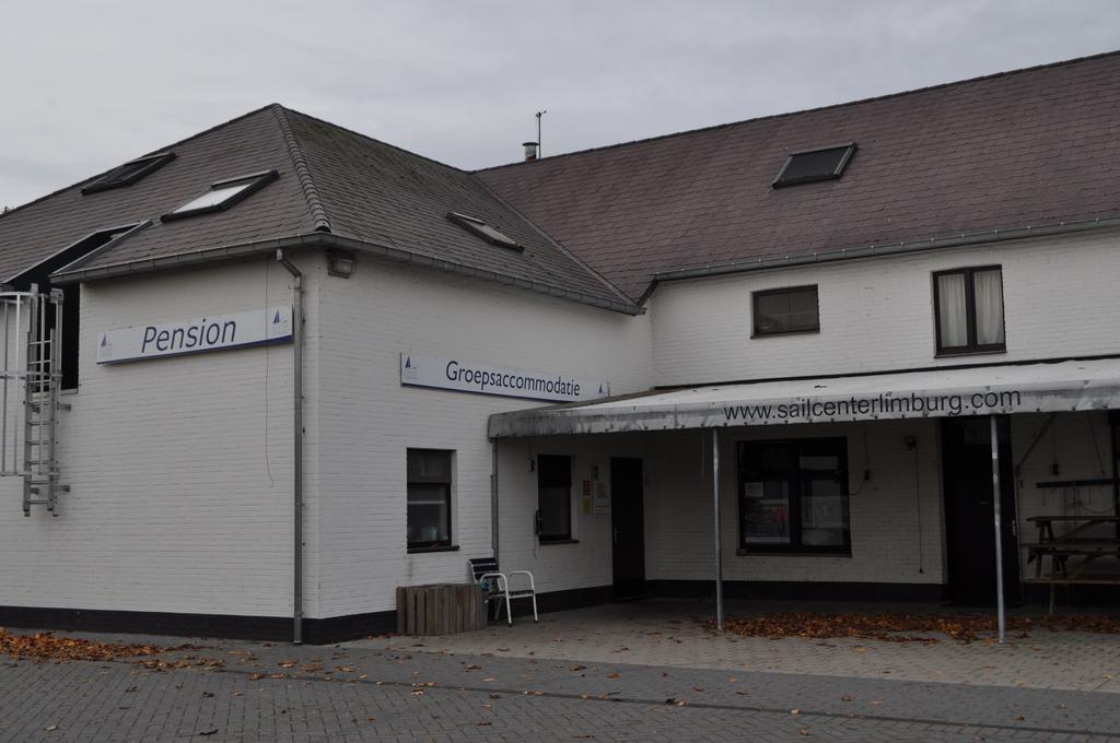 Sailcenter Limburg Vandrerhjem Kinrooi Eksteriør bilde