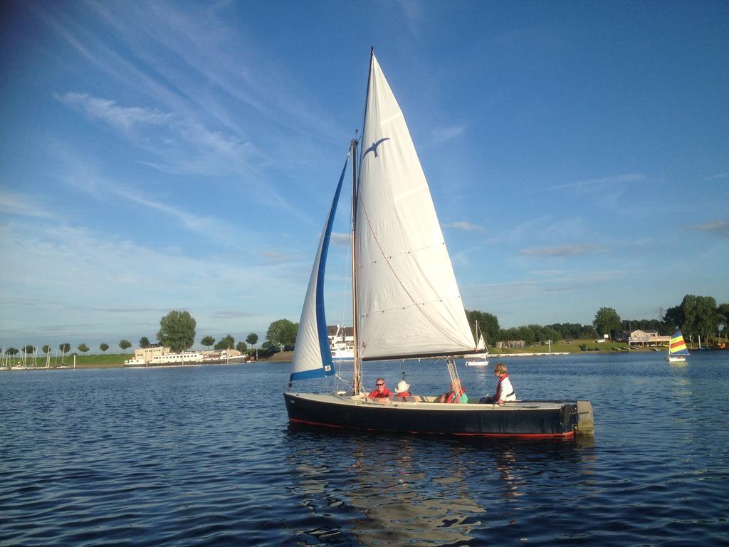 Sailcenter Limburg Vandrerhjem Kinrooi Eksteriør bilde