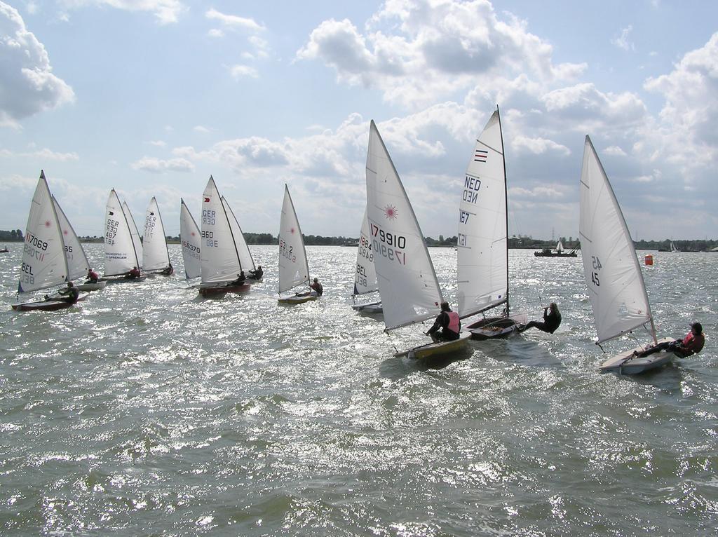 Sailcenter Limburg Vandrerhjem Kinrooi Eksteriør bilde