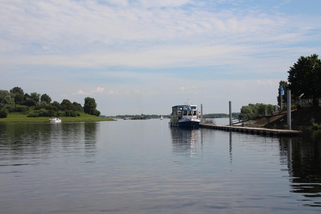 Sailcenter Limburg Vandrerhjem Kinrooi Eksteriør bilde