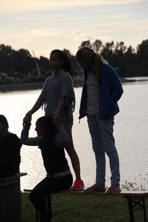 Sailcenter Limburg Vandrerhjem Kinrooi Eksteriør bilde