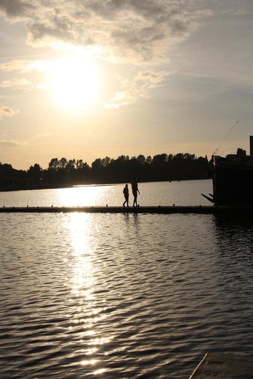 Sailcenter Limburg Vandrerhjem Kinrooi Eksteriør bilde